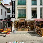 Melisa Boutique & *